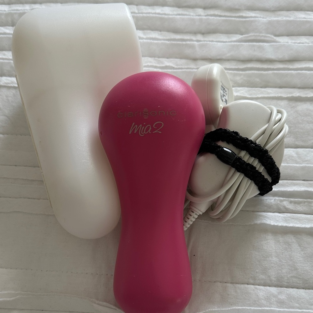 Clarisonic Mia 2 in Bold Pink with Accessories